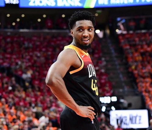 球场上用他 球场上用他