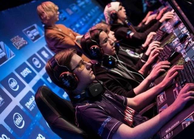 体育俱乐部 体育俱乐部